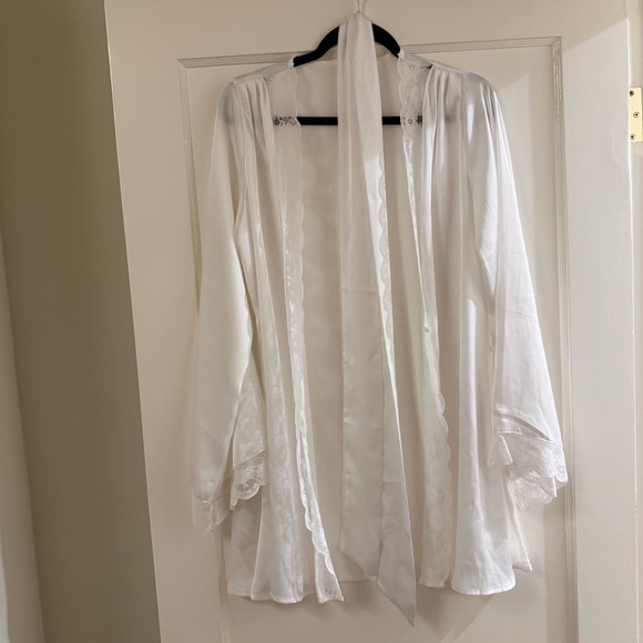 Kat the Label Sidney Robe — Ivory - Picture 8 of 12